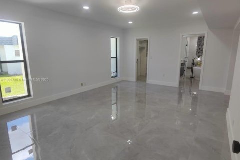 Снять в аренду виллу или дом в Тамарак, Флорида 3 спальни, 258.92м2, № 1963258 - фото 15