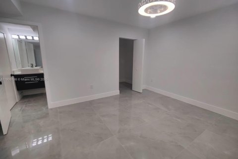 Снять в аренду виллу или дом в Тамарак, Флорида 3 спальни, 258.92м2, № 1963258 - фото 25