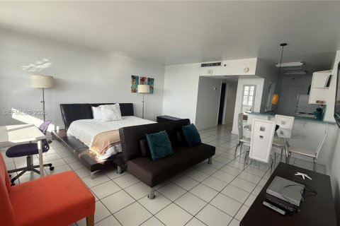 Снять в аренду кондоминиум в Майами-Бич, Флорида 49.7м2, № 2028530 - фото 2