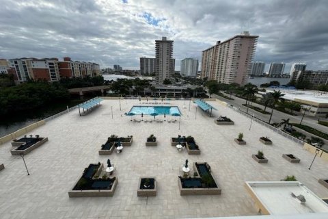 Copropriété à vendre à Sunny Isles Beach, Floride: 3 chambres, 222.97 m2 № 2171387 - photo 2