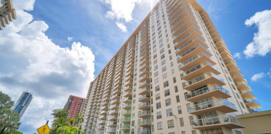 Condo à Sunny Isles Beach, Floride, 3 chambres  № 2171387