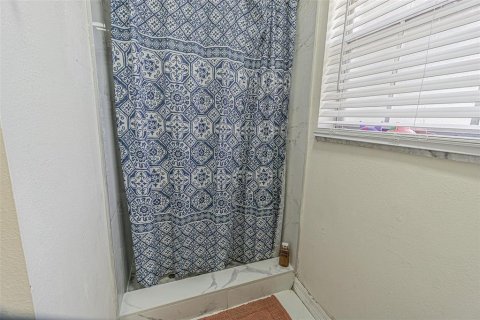 House in Plant City, Florida 4 bedrooms, 176.33 sq.m. № 2211123 - photo 11