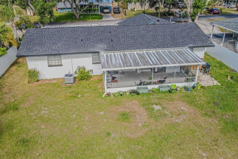 House in Plant City, Florida 4 bedrooms, 176.33 sq.m. № 2211123 - photo 4