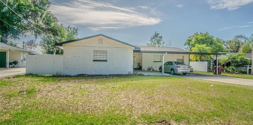 House in Plant City, Florida 4 bedrooms, 176.33 sq.m. № 2211123