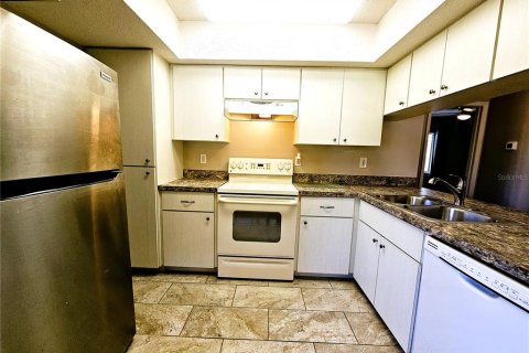 Copropriété à louer à Englewood, Floride: 2 chambres, 83.24 m2 № 2355886 - photo 13