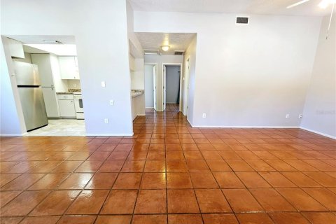 Copropriété à louer à Englewood, Floride: 2 chambres, 83.24 m2 № 2355886 - photo 3