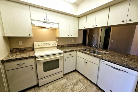 Copropriété à louer à Englewood, Floride: 2 chambres, 83.24 m2 № 2355886 - photo 12