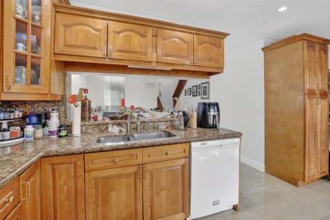 Купить виллу или дом в Пемброк-Пайнс, Флорида 4 спальни, 138.8м2, № 2006643 - фото 11