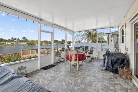 Купить виллу или дом в Пемброк-Пайнс, Флорида 4 спальни, 138.8м2, № 2006643 - фото 25