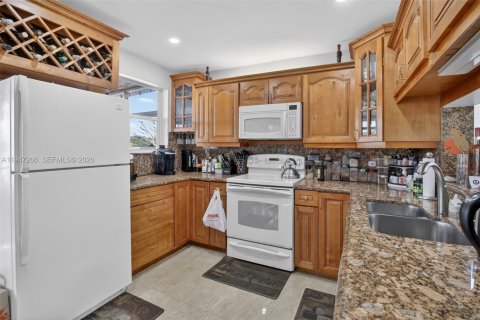 Купить виллу или дом в Пемброк-Пайнс, Флорида 4 спальни, 138.8м2, № 2006643 - фото 10