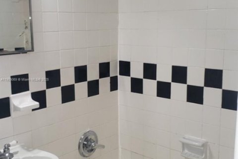 Copropriété à louer à Miami Beach, Floride: 2 chambres, 63.82 m2 № 1964418 - photo 17