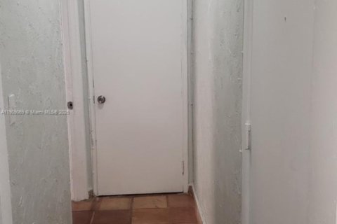 Copropriété à louer à Miami Beach, Floride: 2 chambres, 63.82 m2 № 1964418 - photo 10