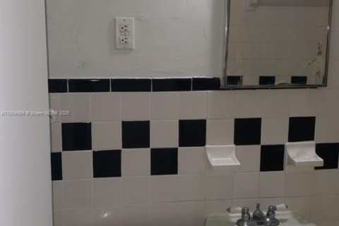 Copropriété à louer à Miami Beach, Floride: 2 chambres, 63.82 m2 № 1964418 - photo 16