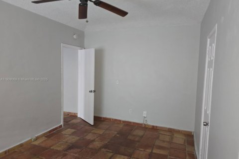 Copropriété à louer à Miami Beach, Floride: 2 chambres, 63.82 m2 № 1964418 - photo 11