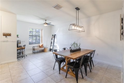 Villa ou maison à vendre à Hialeah, Floride: 3 chambres, 143.53 m2 № 1925616 - photo 5
