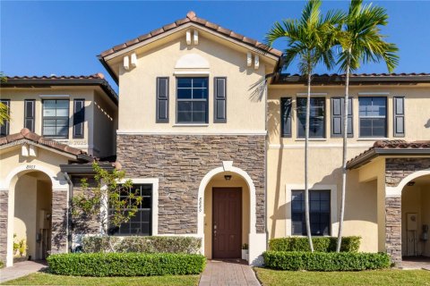 Villa ou maison à vendre à Hialeah, Floride: 3 chambres, 143.53 m2 № 1925616 - photo 1