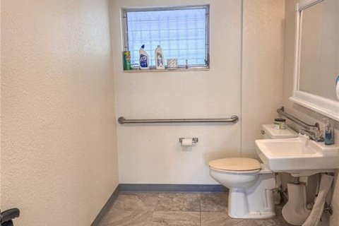 Immobilier commercial à louer à North Port, Floride: 195.09 m2 № 2384083 - photo 5