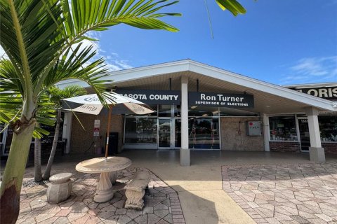 Immobilier commercial à louer à North Port, Floride: 195.09 m2 № 2384083 - photo 2