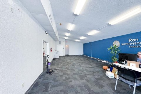 Immobilier commercial à louer à North Port, Floride: 195.09 m2 № 2384083 - photo 3