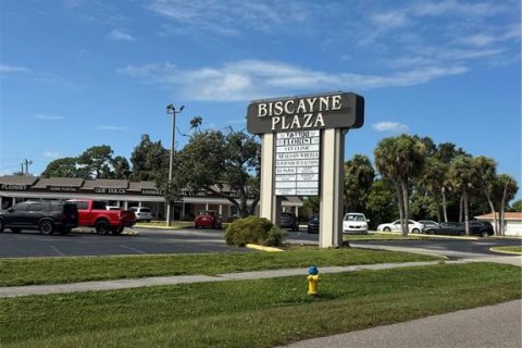 Immobilier commercial à North Port, Floride 195.09 m2 № 2384083