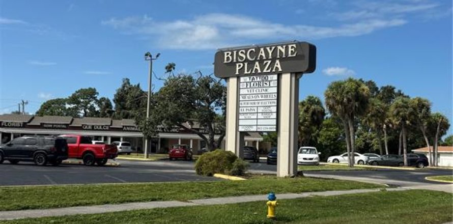 Immobilier commercial à North Port, Floride 195.09 m2 № 2384083
