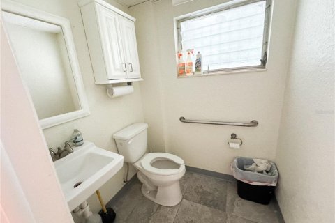Immobilier commercial à louer à North Port, Floride: 195.09 m2 № 2384083 - photo 7