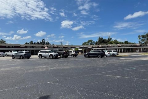Immobilier commercial à louer à North Port, Floride: 195.09 m2 № 2384083 - photo 9