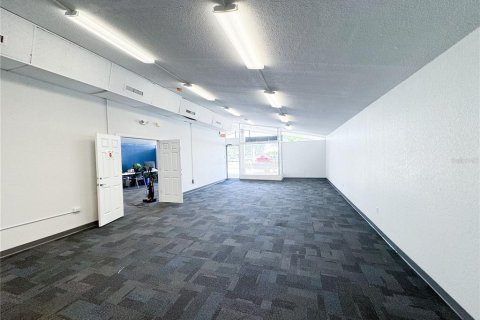 Immobilier commercial à louer à North Port, Floride: 195.09 m2 № 2384083 - photo 4