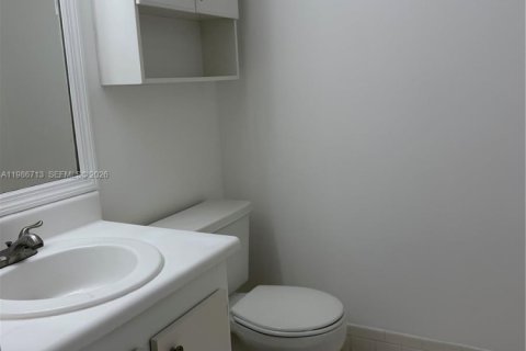 Condo in Pembroke Pines, Florida, 1 bedroom № 2044932 - photo 9