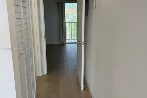 Condo in Pembroke Pines, Florida, 1 bedroom № 2044932 - photo 7