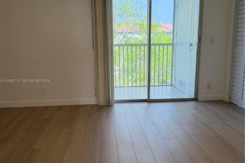 Condo in Pembroke Pines, Florida, 1 bedroom № 2044932 - photo 11