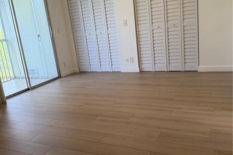 Condo in Pembroke Pines, Florida, 1 bedroom № 2044932 - photo 10