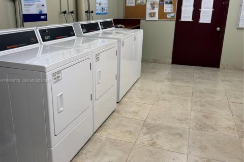 Condo in Pembroke Pines, Florida, 1 bedroom № 2044932 - photo 18