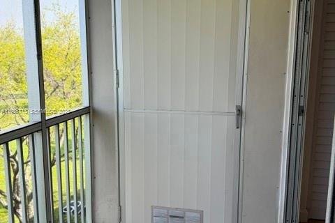 Condo in Pembroke Pines, Florida, 1 bedroom № 2044932 - photo 17