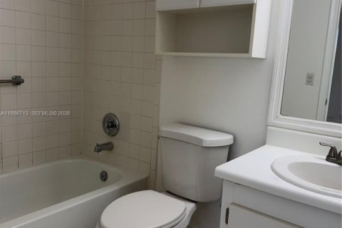 Condo in Pembroke Pines, Florida, 1 bedroom № 2044932 - photo 15
