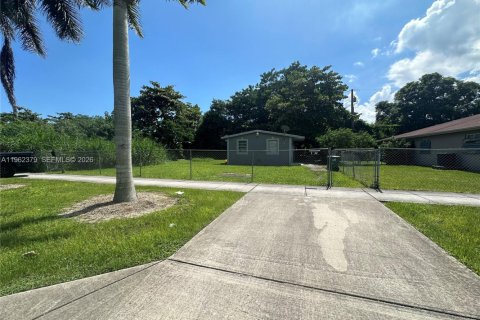 Casa en venta en Palmetto Bay, Florida, 3 dormitorios, 73.58 m2 № 2025038 - foto 2