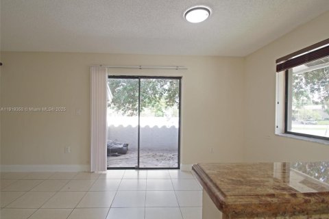 Снять в аренду кондоминиум в Корал-Спрингс, Флорида 2 спальни, 84.54м2, № 1974427 - фото 9