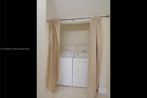 Снять в аренду кондоминиум в Корал-Спрингс, Флорида 2 спальни, 84.54м2, № 1974427 - фото 18