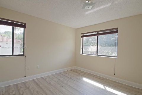 Снять в аренду кондоминиум в Корал-Спрингс, Флорида 2 спальни, 84.54м2, № 1974427 - фото 15