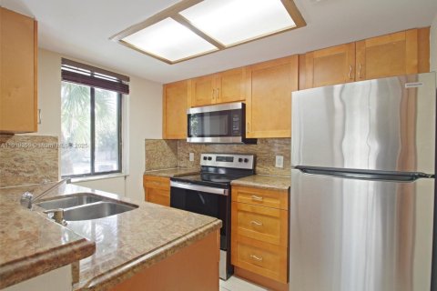 Снять в аренду кондоминиум в Корал-Спрингс, Флорида 2 спальни, 84.54м2, № 1974427 - фото 2