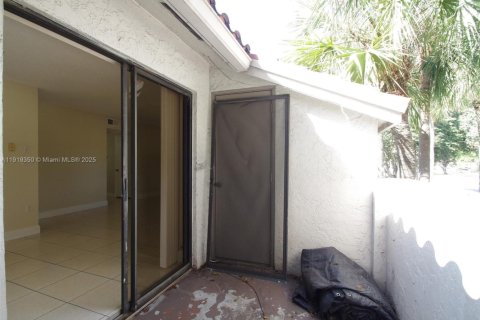 Снять в аренду кондоминиум в Корал-Спрингс, Флорида 2 спальни, 84.54м2, № 1974427 - фото 19