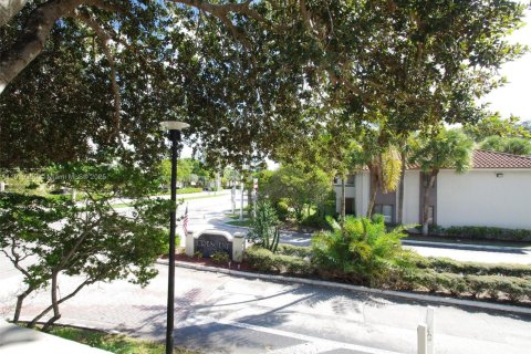 Снять в аренду кондоминиум в Корал-Спрингс, Флорида 2 спальни, 84.54м2, № 1974427 - фото 20