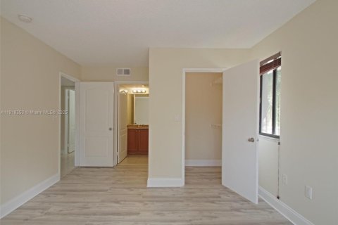 Снять в аренду кондоминиум в Корал-Спрингс, Флорида 2 спальни, 84.54м2, № 1974427 - фото 16