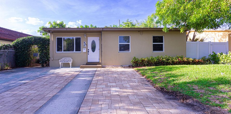 Casa en West Palm Beach, Florida 4 dormitorios, 127.74 m2 № 2319538