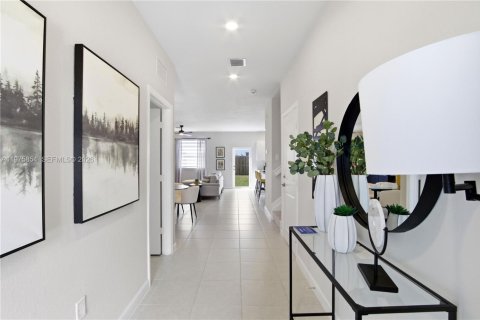 House in Miami, Florida 4 bedrooms, 215.9 sq.m. № 2042408 - photo 5