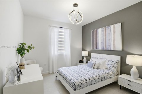 House in Miami, Florida 4 bedrooms, 215.9 sq.m. № 2042408 - photo 15
