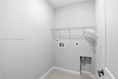 House in Miami, Florida 4 bedrooms, 215.9 sq.m. № 2042408 - photo 25