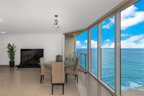 Copropriété à louer à Sunny Isles Beach, Floride: 2 chambres, 132.2 m2 № 2153790 - photo 2