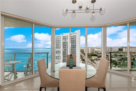 Copropriété à louer à Sunny Isles Beach, Floride: 2 chambres, 132.2 m2 № 2153790 - photo 3