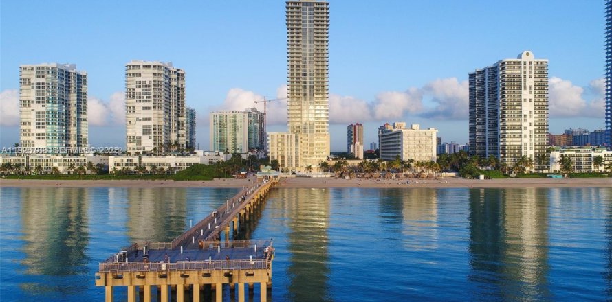 Condo à Sunny Isles Beach, Floride, 2 chambres  № 2153790
